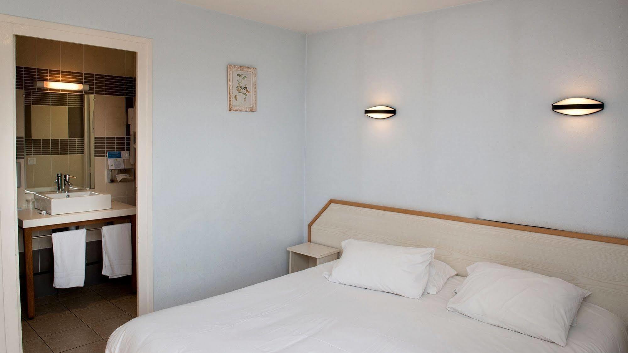 Logis Auberge Du Relais - Hotel & Restaurant Berenx Zewnętrze zdjęcie